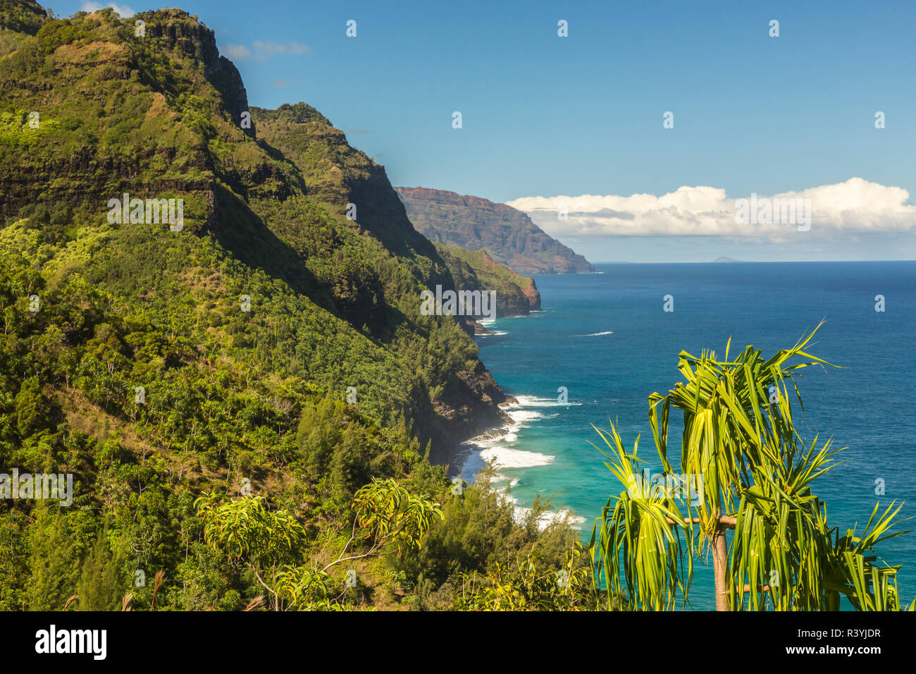 Stati Uniti d'America, Kauai, Costa di Na Pali. Costa e l'oceano paesaggio. Foto Stock