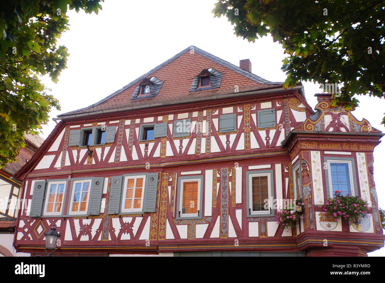 Einhardhaus - storica casa in legno e muratura nella città vecchia Foto Stock
