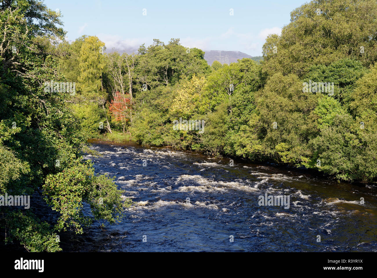 Fiume Tummel vista dal ponte di Trummel, Strath Tummel, Perth & Kinross, Scozia Foto Stock