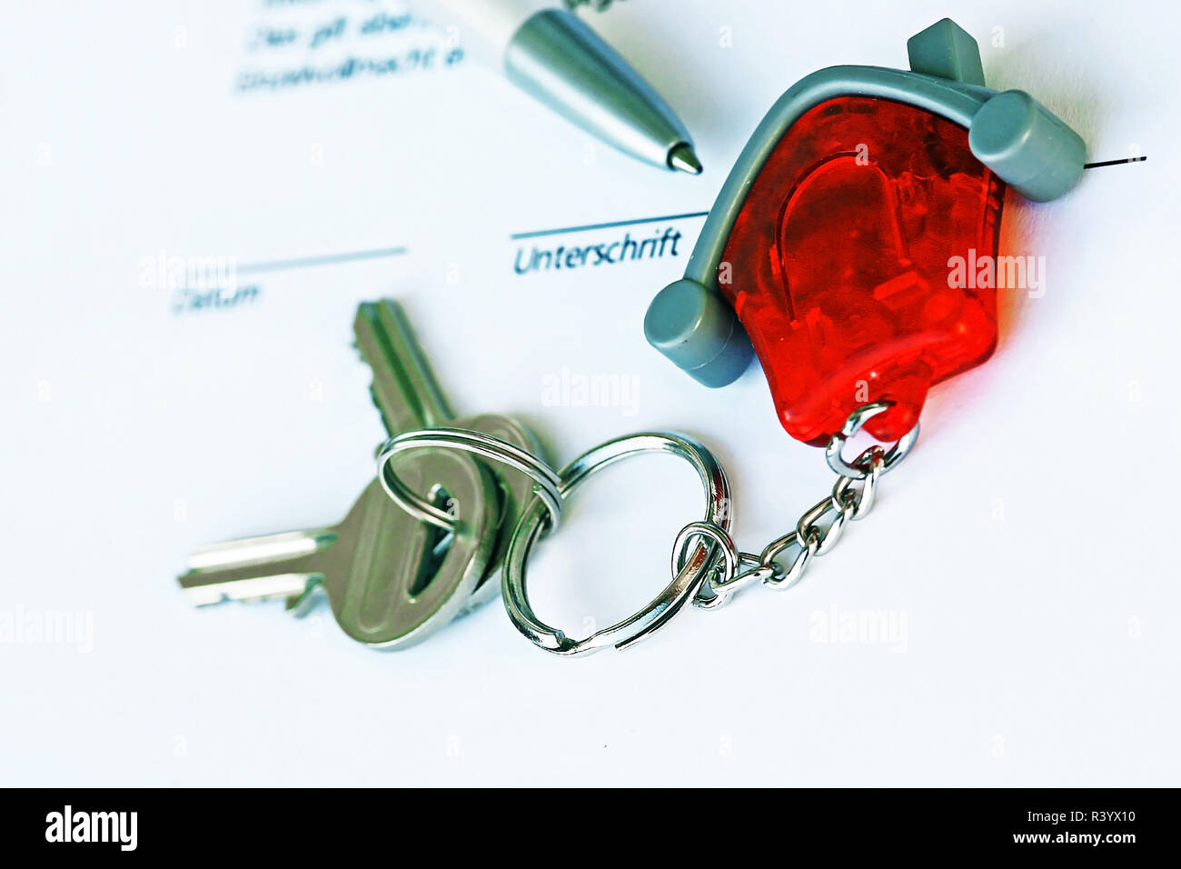 La chiave per la casa. contratto firmato per un proprio appartamento Foto Stock