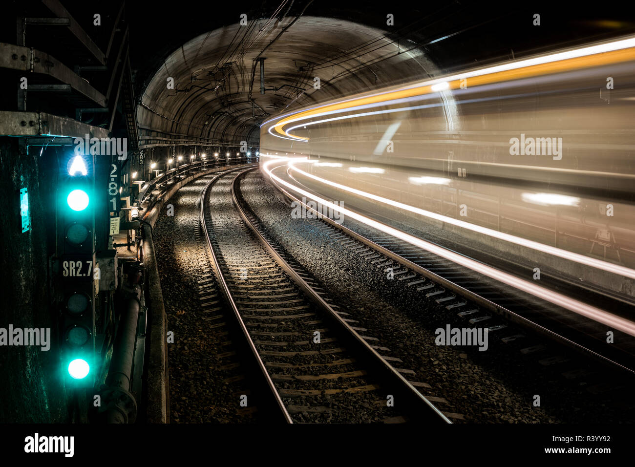 Vuoto tunnel della metropolitana Foto Stock