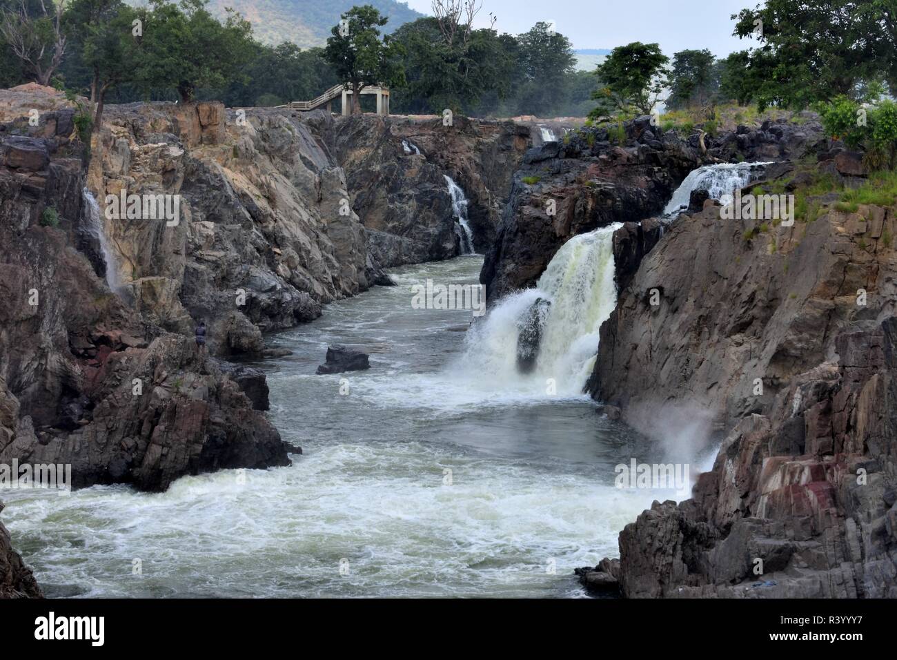 Porzione di montagna in Hogenakkal cade Foto Stock