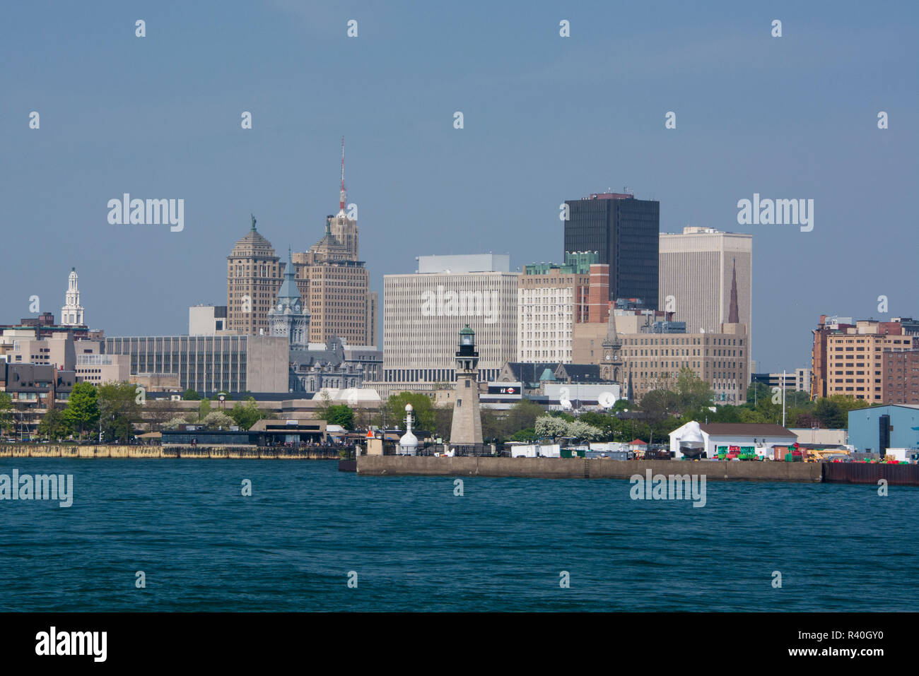 New York, vista lago di Buffalo skyline della città, con il faro. Foto Stock