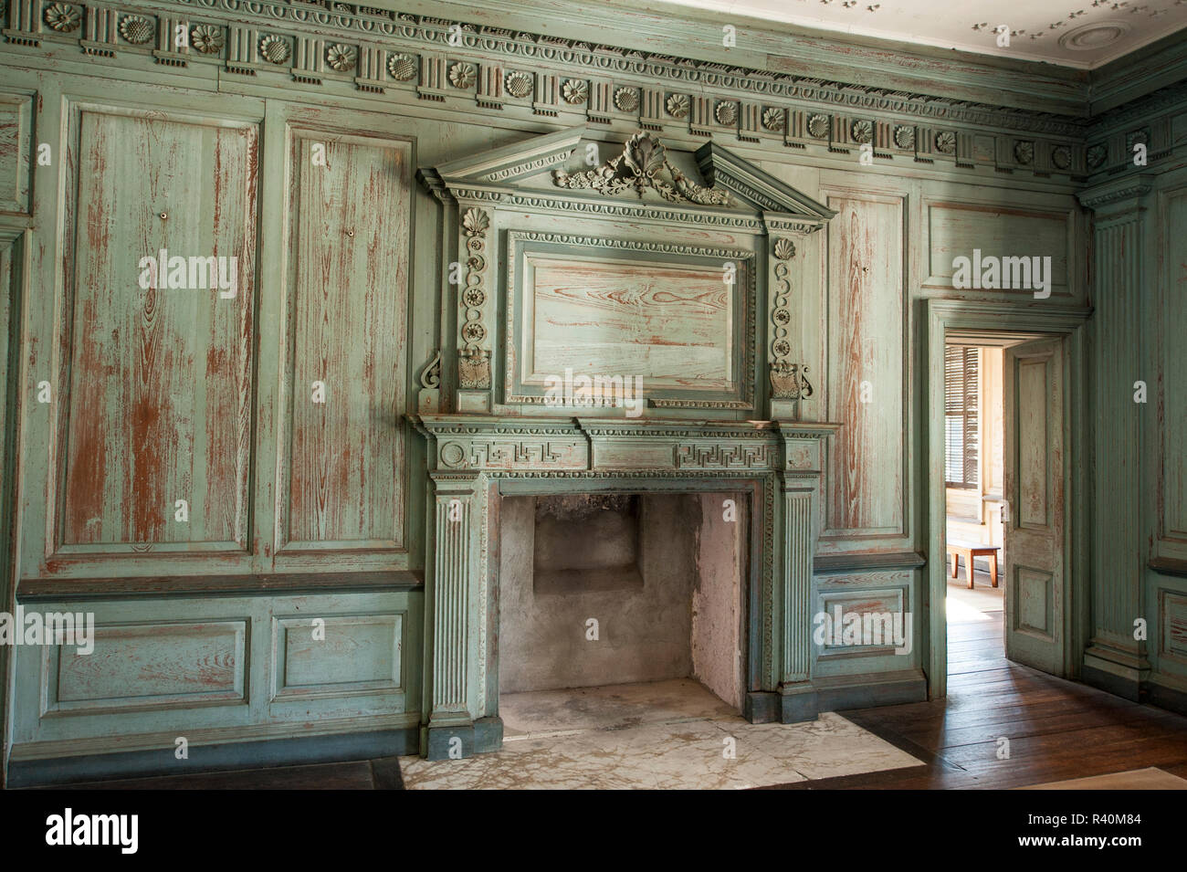 Interior camino Drayton Hall del xviii secolo plantation house, Charleston, Carolina del Sud. Foto Stock