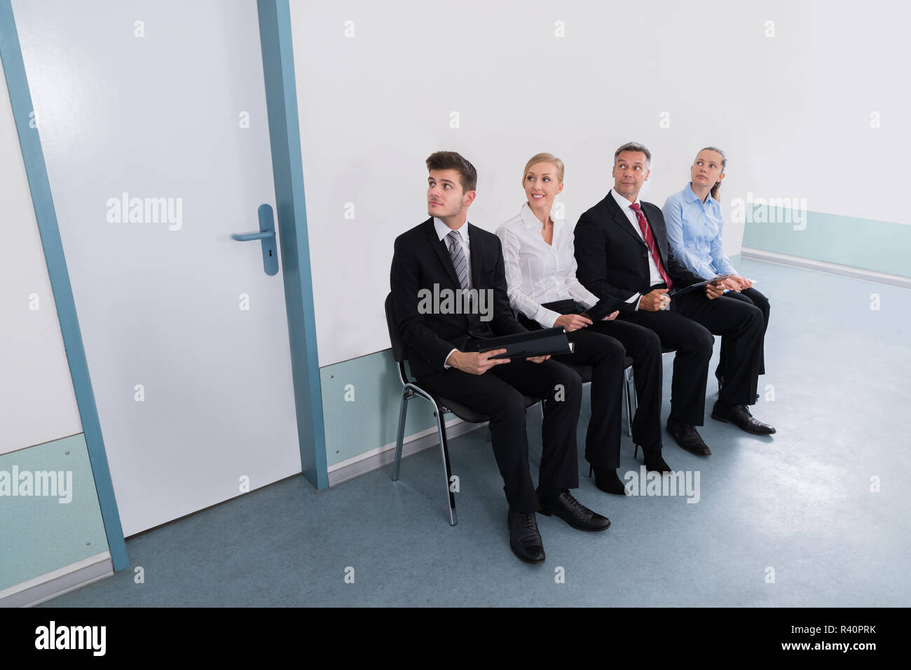 I richiedenti seduti su una sedia in ufficio Foto Stock