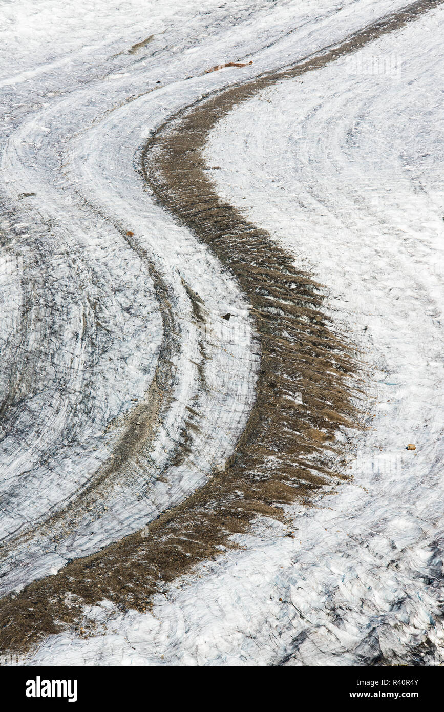 Dettaglio astratta del ghiacciaio di Aletsch che mostra le morene mediale nella massa di ghiaccio. Il ghiacciaio di Aletsch (tedesco: Aletschgletscher) o il grande ghiacciaio di Aletsch (G Foto Stock
