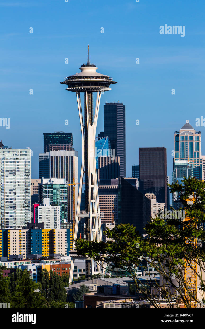 Seattle, nello Stato di Washington. Lo Space Needle e il Seattle skyline di costruzione Foto Stock