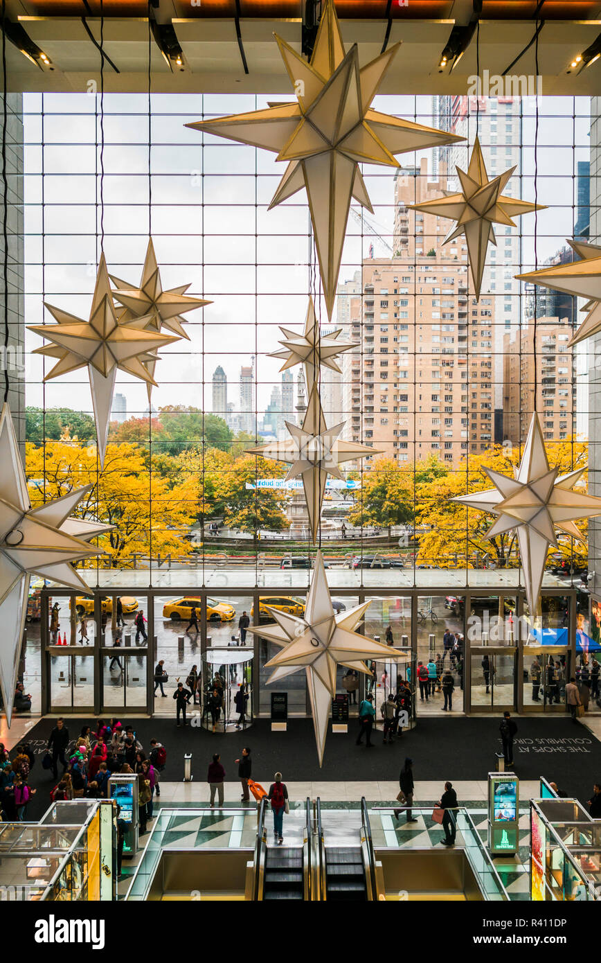 Stati Uniti d'America, New York City, Upper West Side, negozi a Columbus Circle Foto Stock