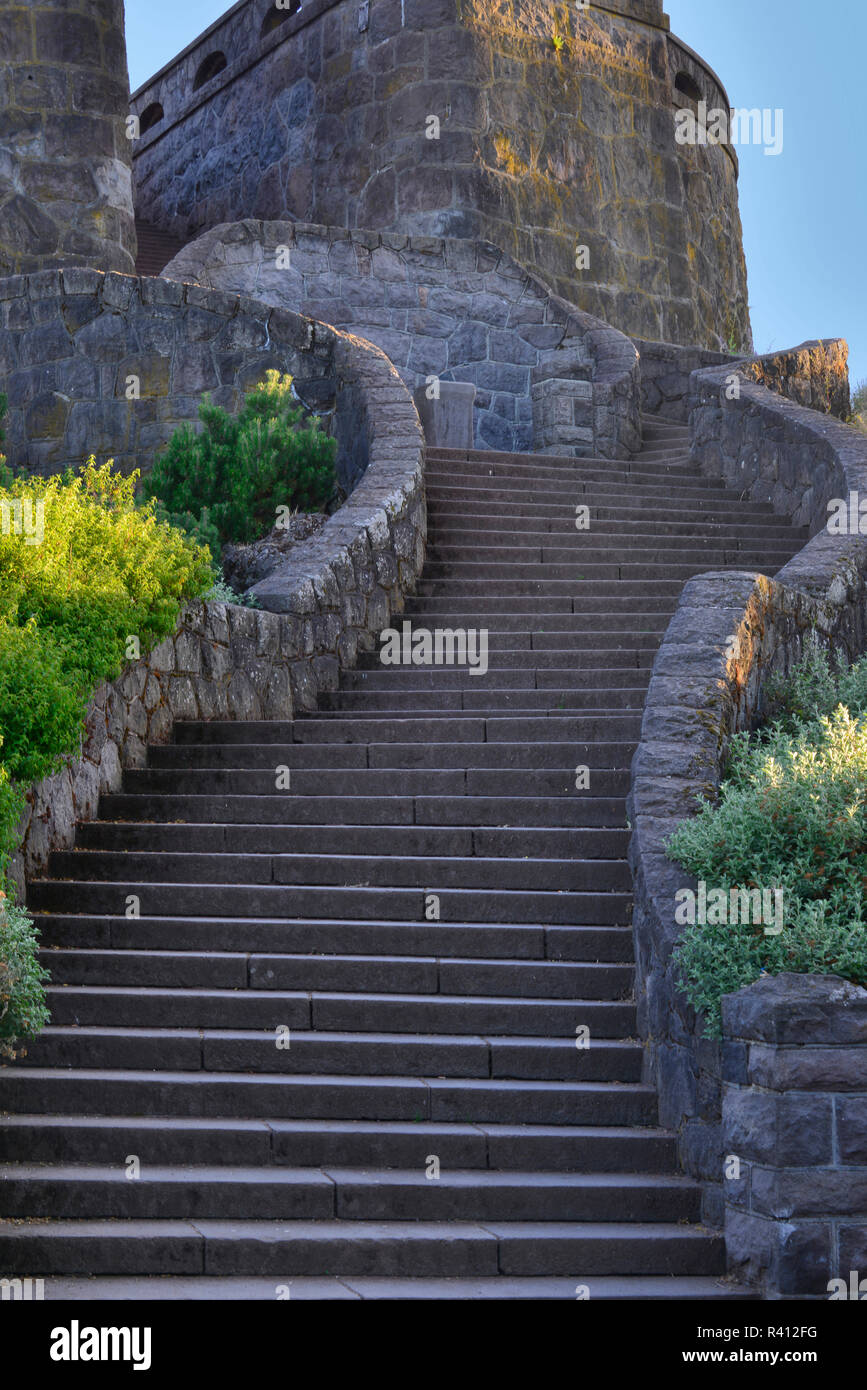 Stati Uniti d'America, Oregon, Portland. Scale che portano alla sommità del Rocky Butte. Credito come: Steve Terrill Jaynes / Galleria / DanitaDelimont.com Foto Stock