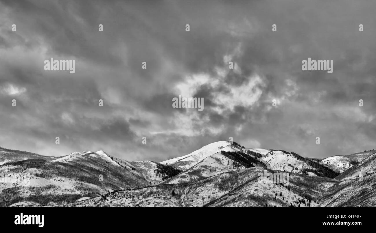 Stati Uniti d'America, Utah, Park City. Vista panoramica di alba su montagne Wasatch e Deer Valley Resort Foto Stock