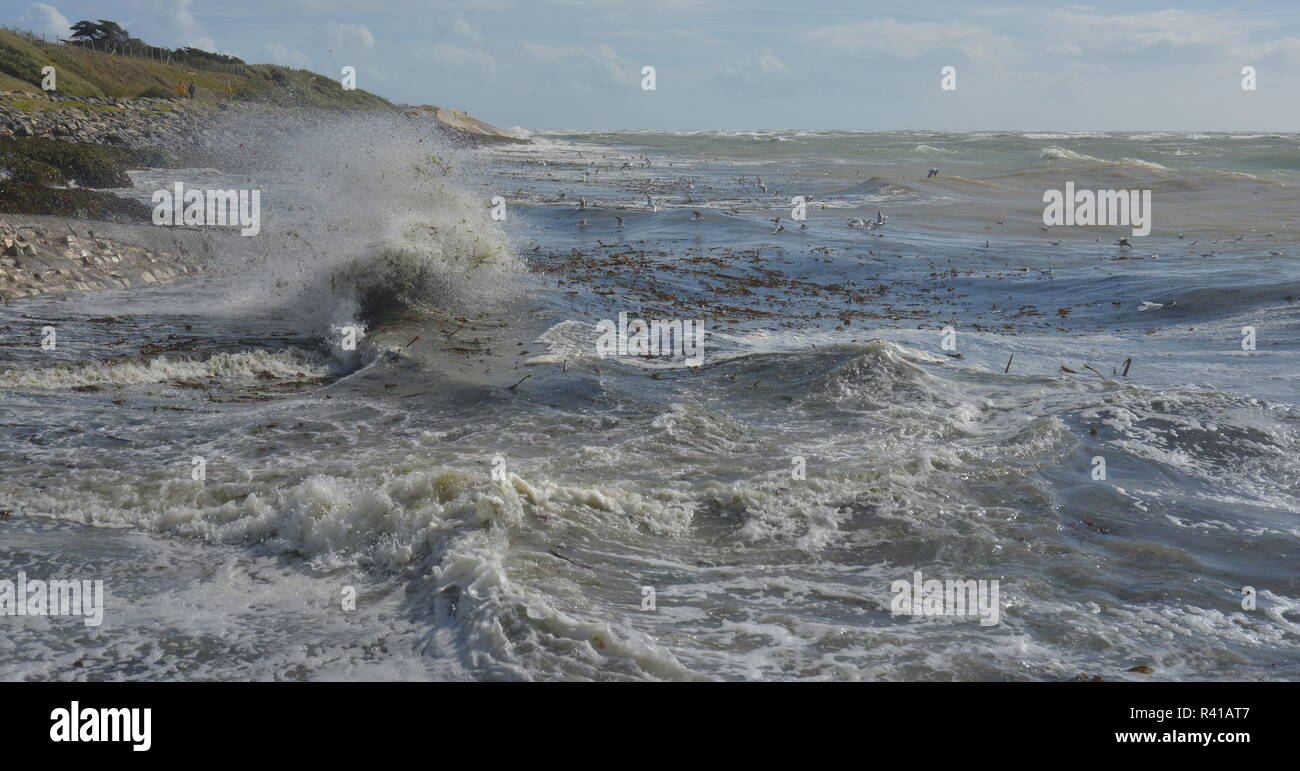 Mare tempestoso sulla costa di re isola dell'oceano atlantico Foto Stock