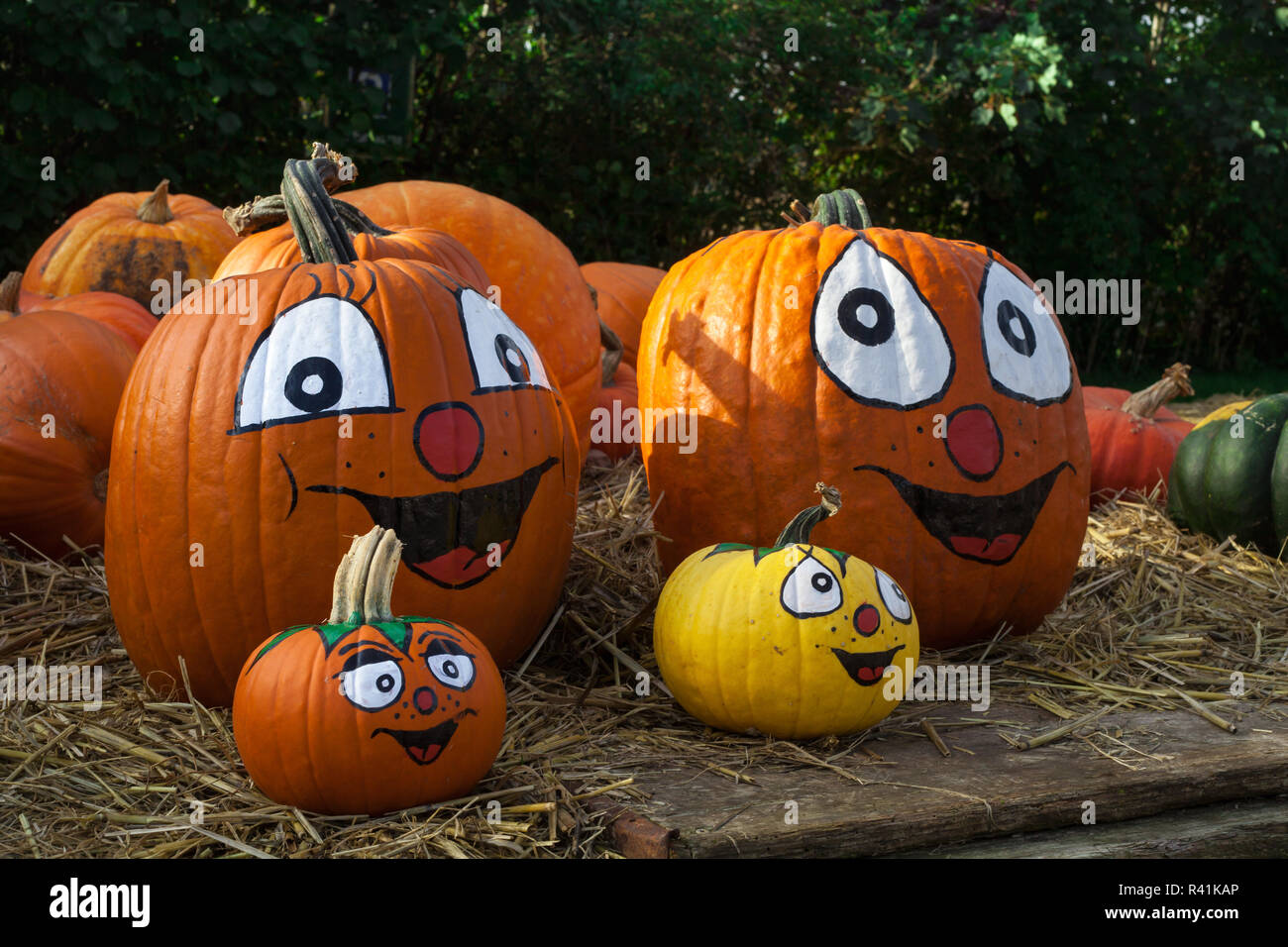 Sorridenti facce di halloween zucche Foto Stock