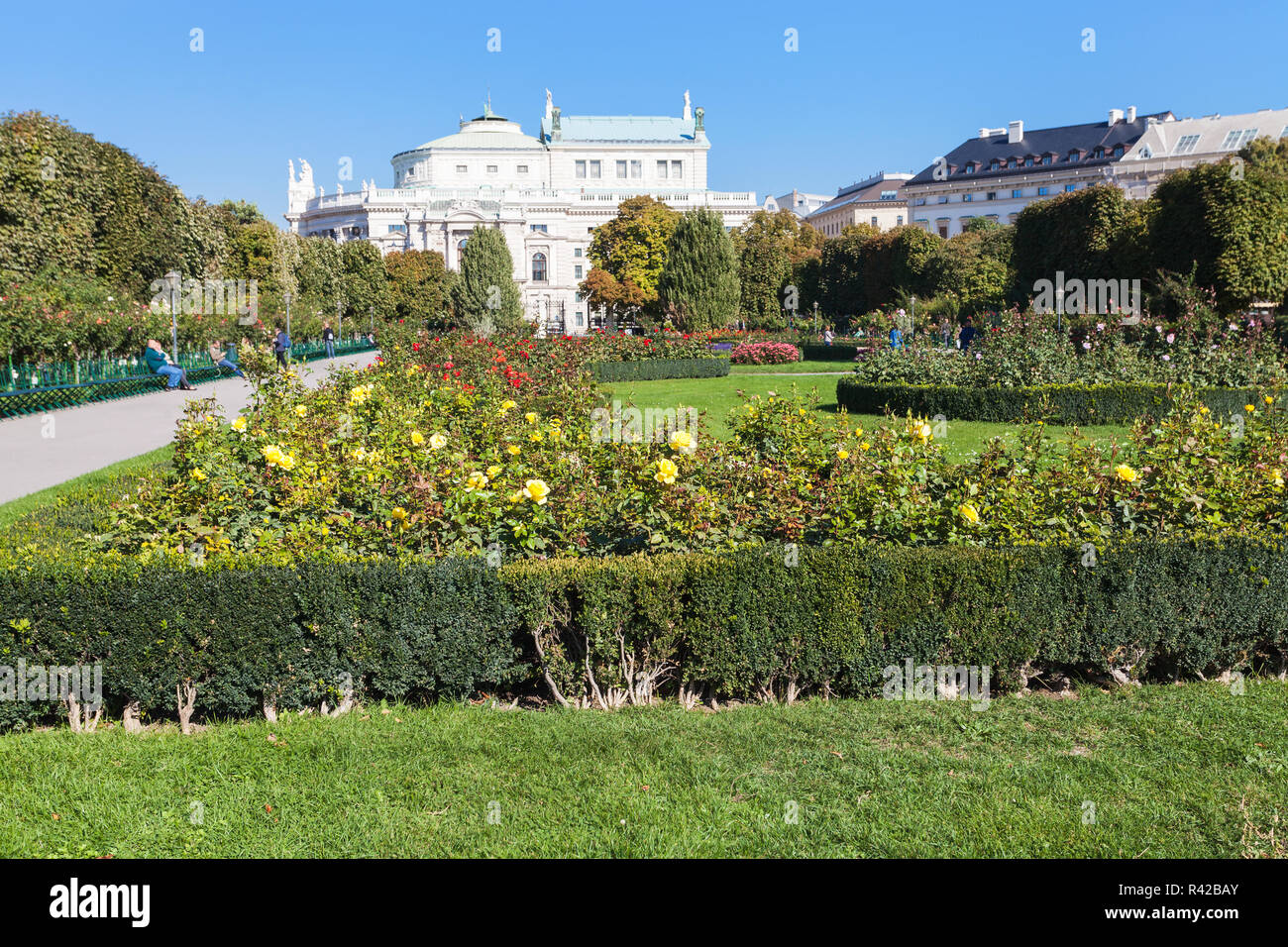 Parco Volksgarten e Burgtheater edificio, Vienna Foto Stock