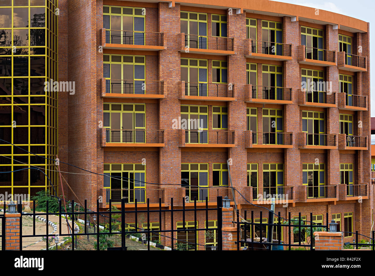 Il Kigali, Ruanda - OTTOBRE 23,2017: Kiyovu si tratta di un nuovo edificio di appartamenti vicino al San Famille chiesa in KN 1 Street. Foto Stock