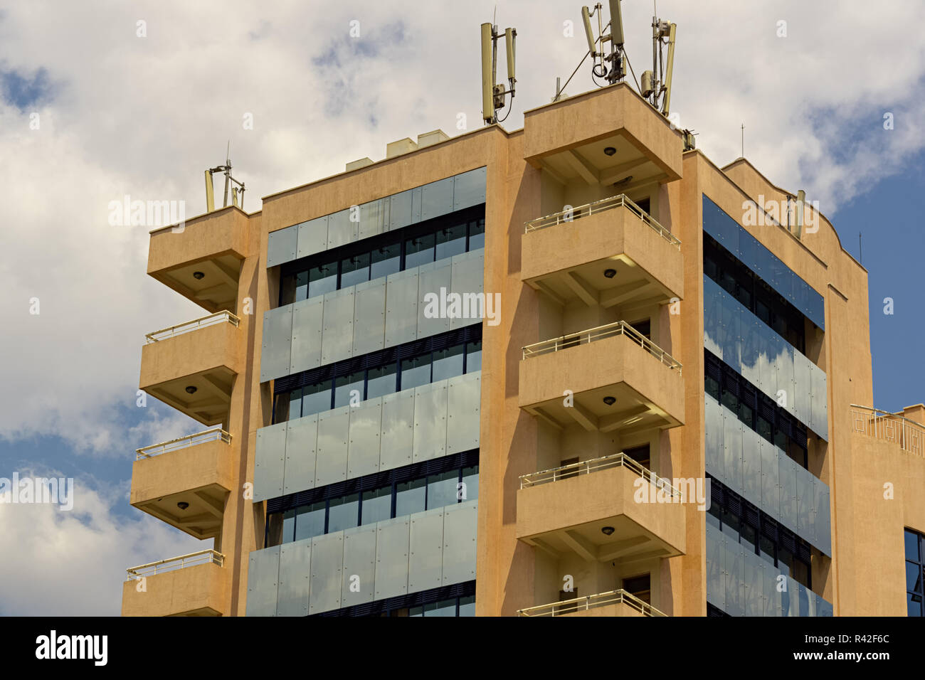 Il Kigali, Ruanda - OTTOBRE 23,2017: Kiyovu questo è un nuovo, moderno edificio aziendale su KN 3 Road.Alcune compagnie internazionali e le autorità locali hanno th Foto Stock