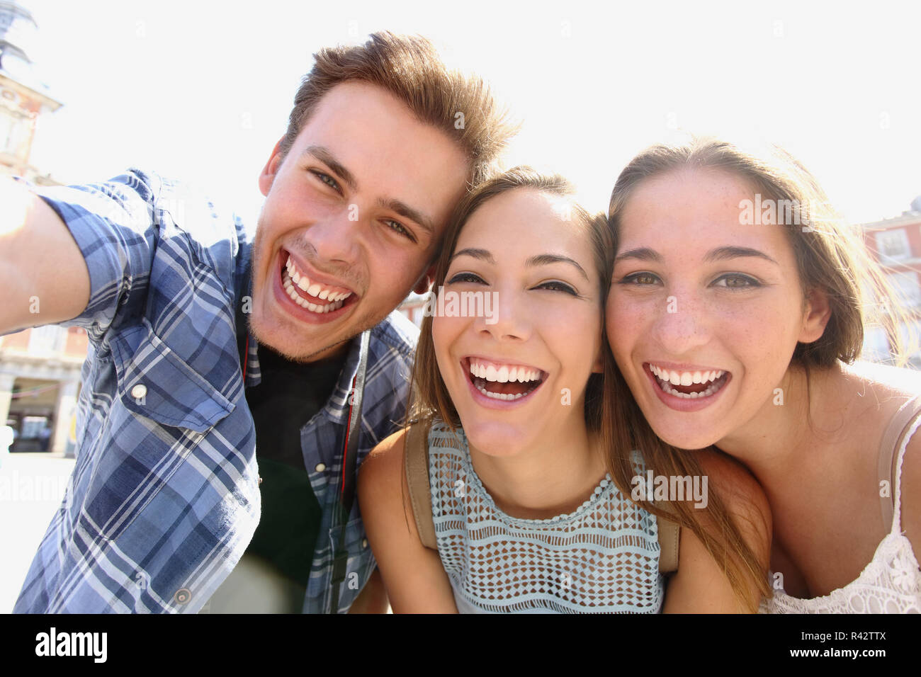 Gruppo di teen amici prendendo un selfie Foto Stock