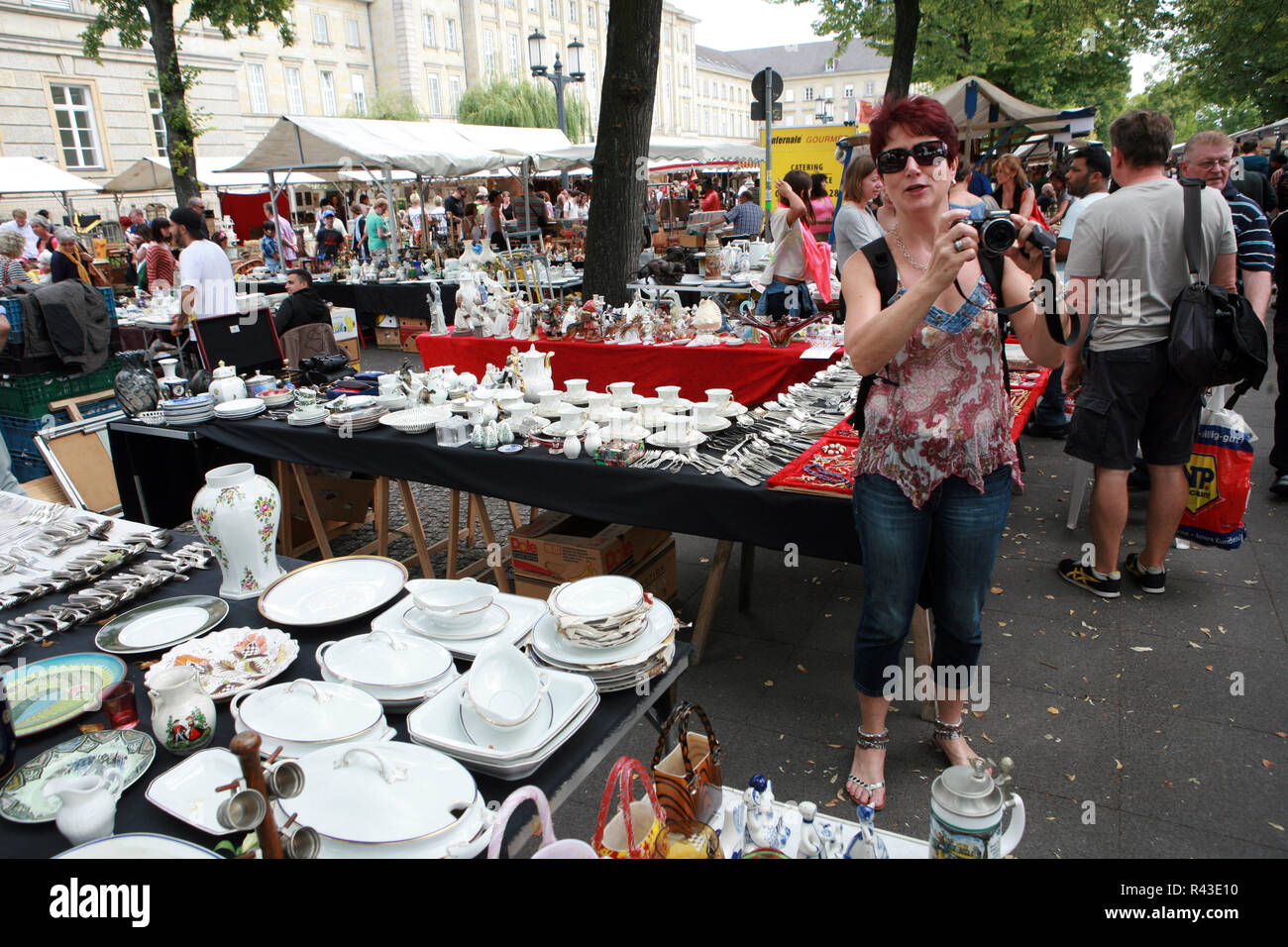 Domenica il mercato delle pulci sulla Strasse des 17. juni Foto Stock