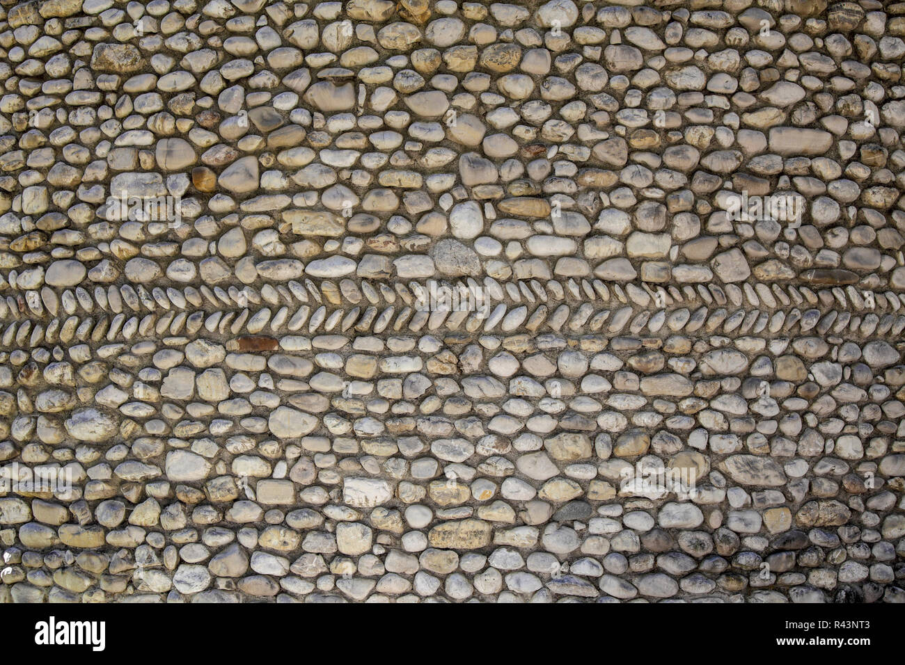 Entro il limite del campo di concentramento di Dachau in Germania, visto qui è il muro di pietra della struttura della Chiesa dell'agonia mortale a Dachau. Foto Stock