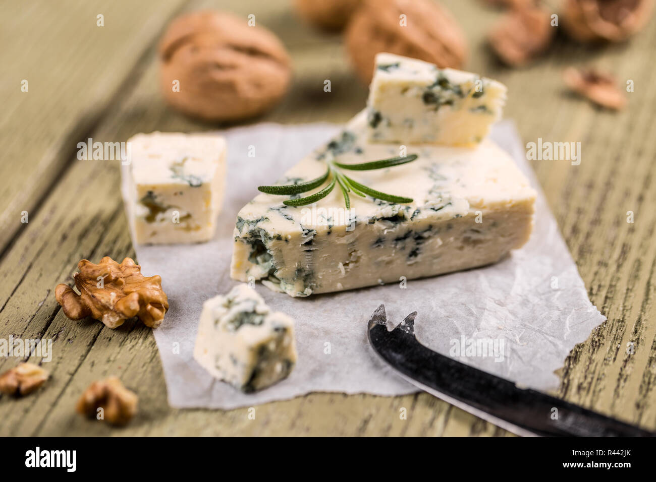 Fette di danese formaggio blu Foto Stock