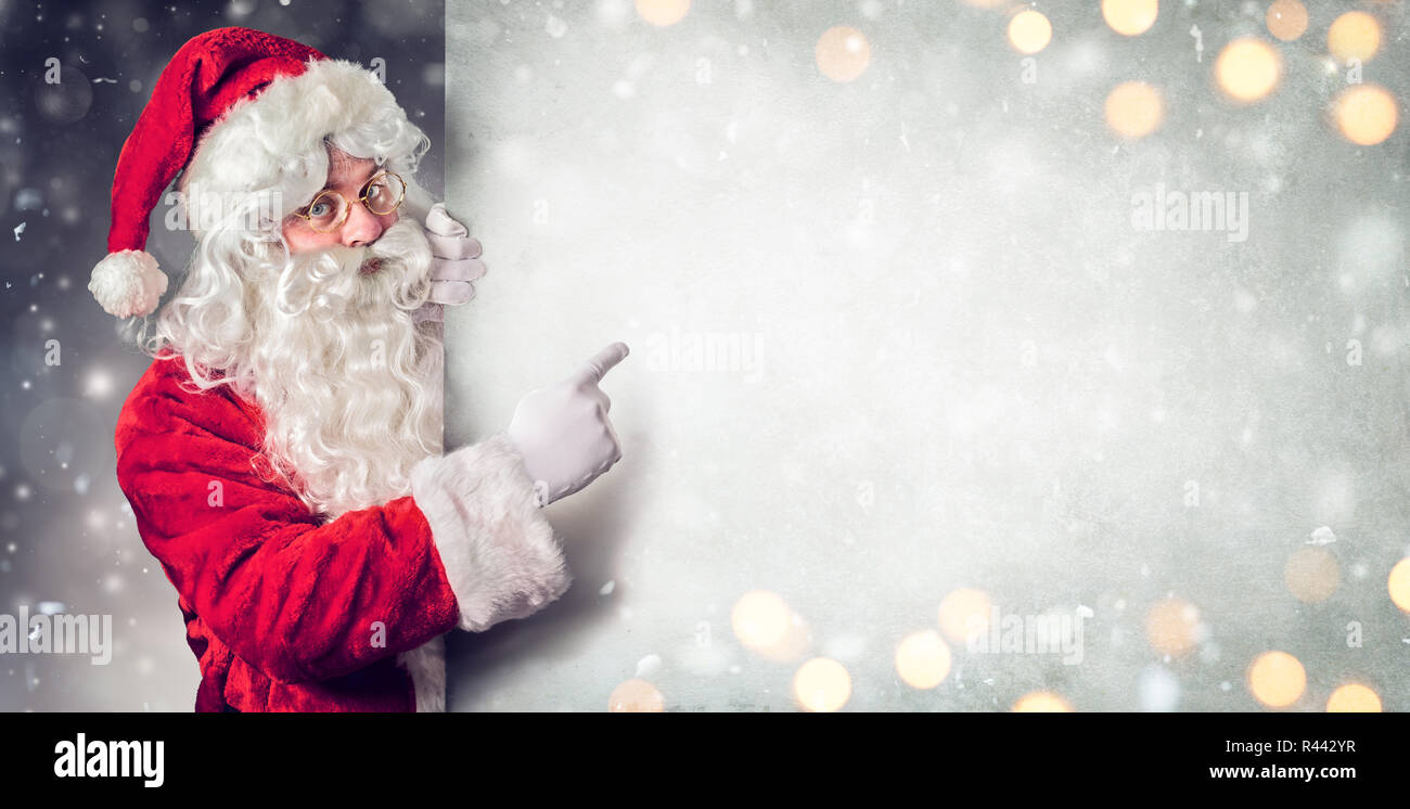 Santa Claus di puntamento tabellone vuoto Foto Stock
