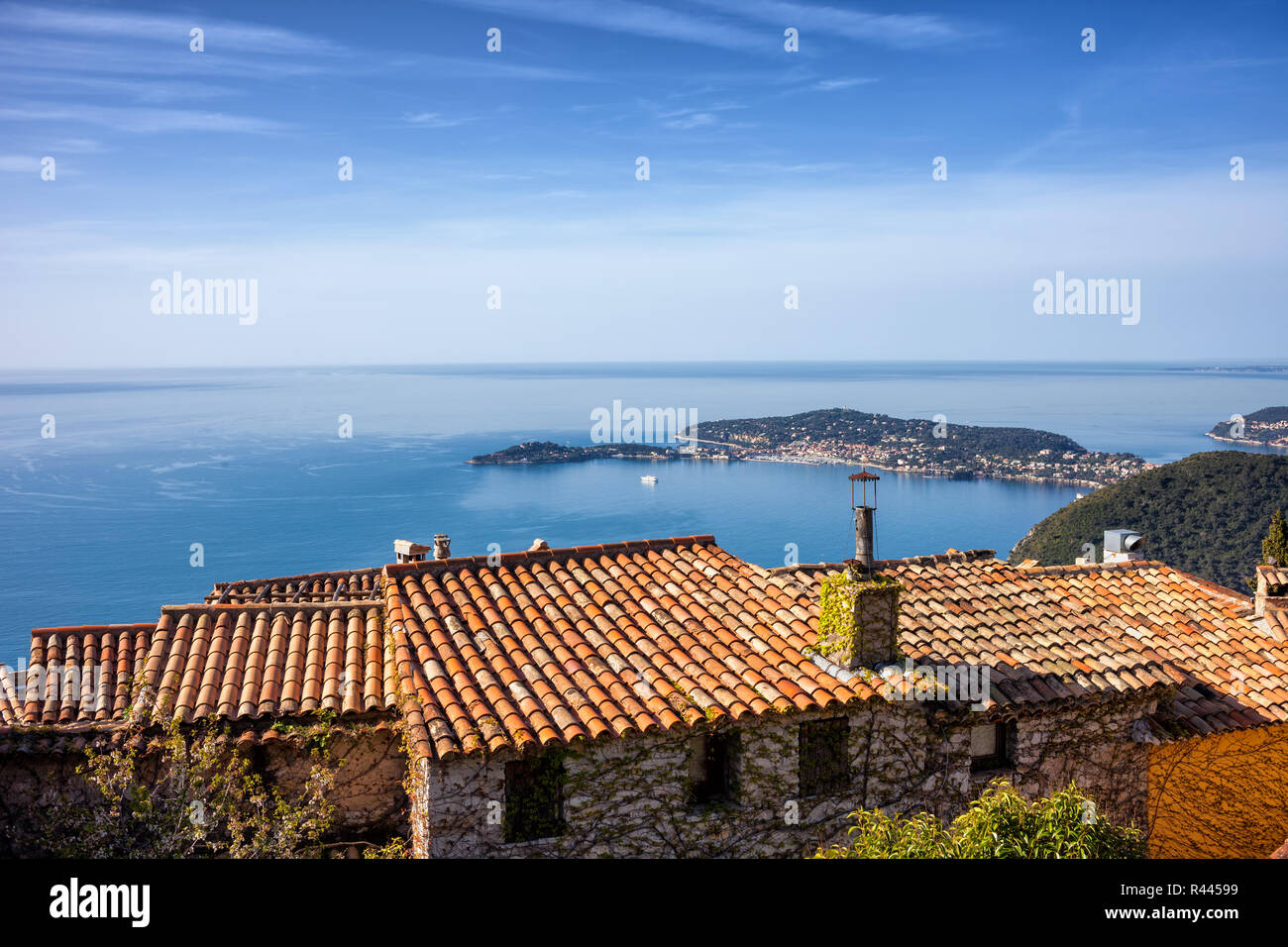 Eze village case sulla cima della montagna al mare Mediterraneo in Francia Riviera Francese, Provence-Alpes-Côte d'Azur regione. Foto Stock