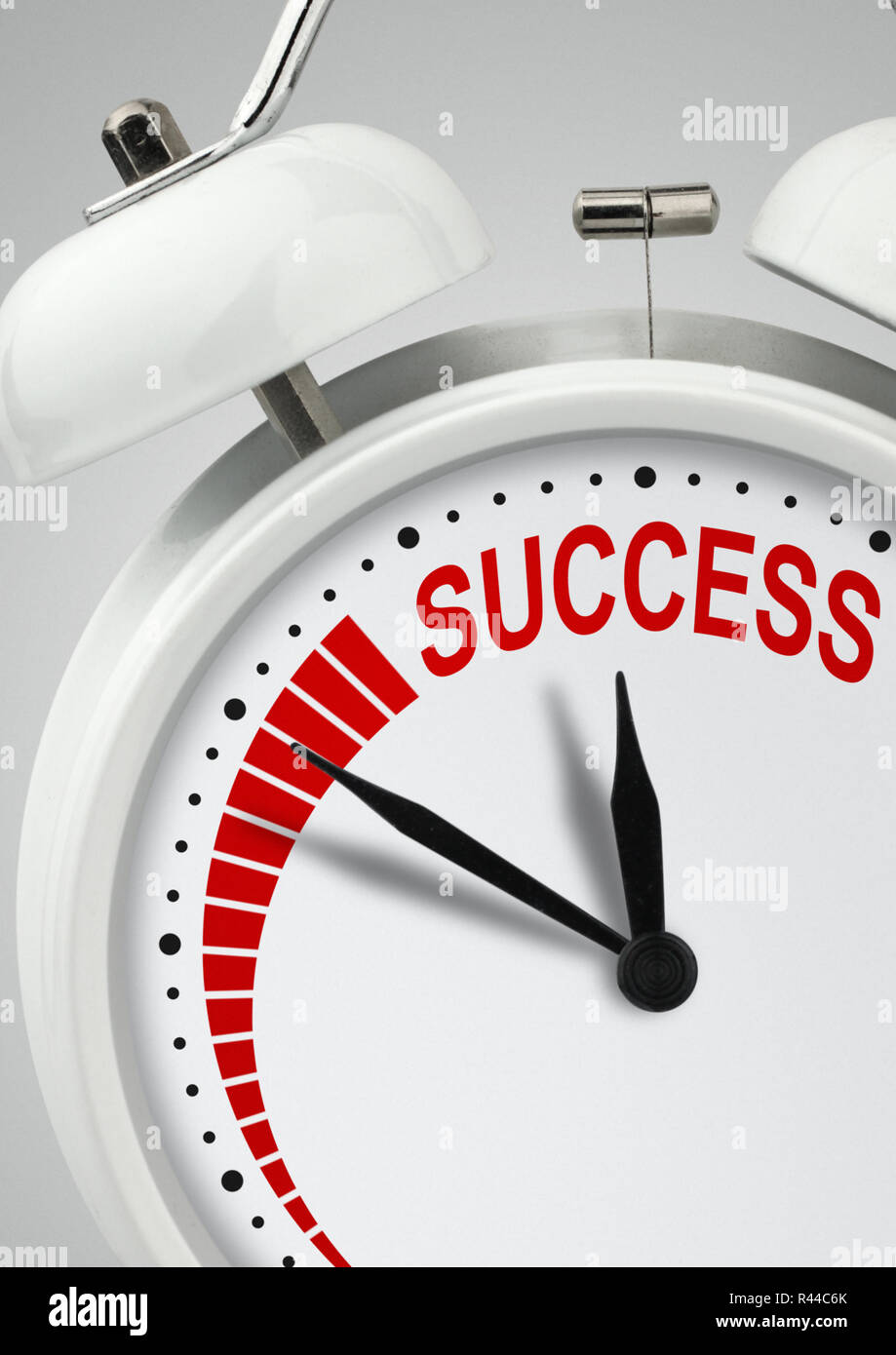 Tempo di concetto di successo, la lunga strada del successo, orologio con iscrizione close-up Foto Stock