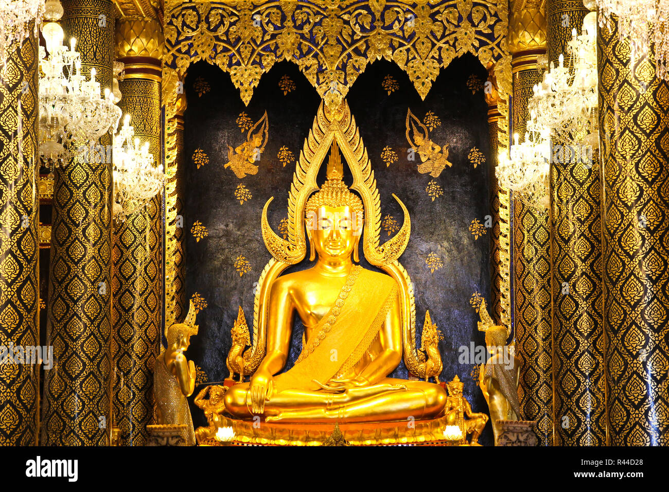 Phra Buddha Chinnarat a Phra Si Rattana Mahathat tempio ,Phitsanulokb Provincia, Thailandia. ( Tempio aperto al pubblico per guardare. Il permesso di scattare foto nel tempio. Nessuna restrizione in copia o l'uso.) Foto Stock