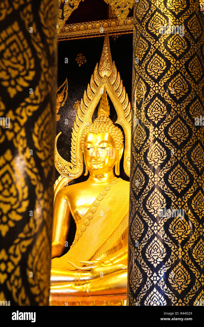 Phra Buddha Chinnarat a Phra Si Rattana Mahathat tempio ,Phitsanulokb Provincia, Thailandia. ( Tempio aperto al pubblico per guardare. Il permesso di scattare foto nel tempio. Nessuna restrizione in copia o l'uso.) Foto Stock