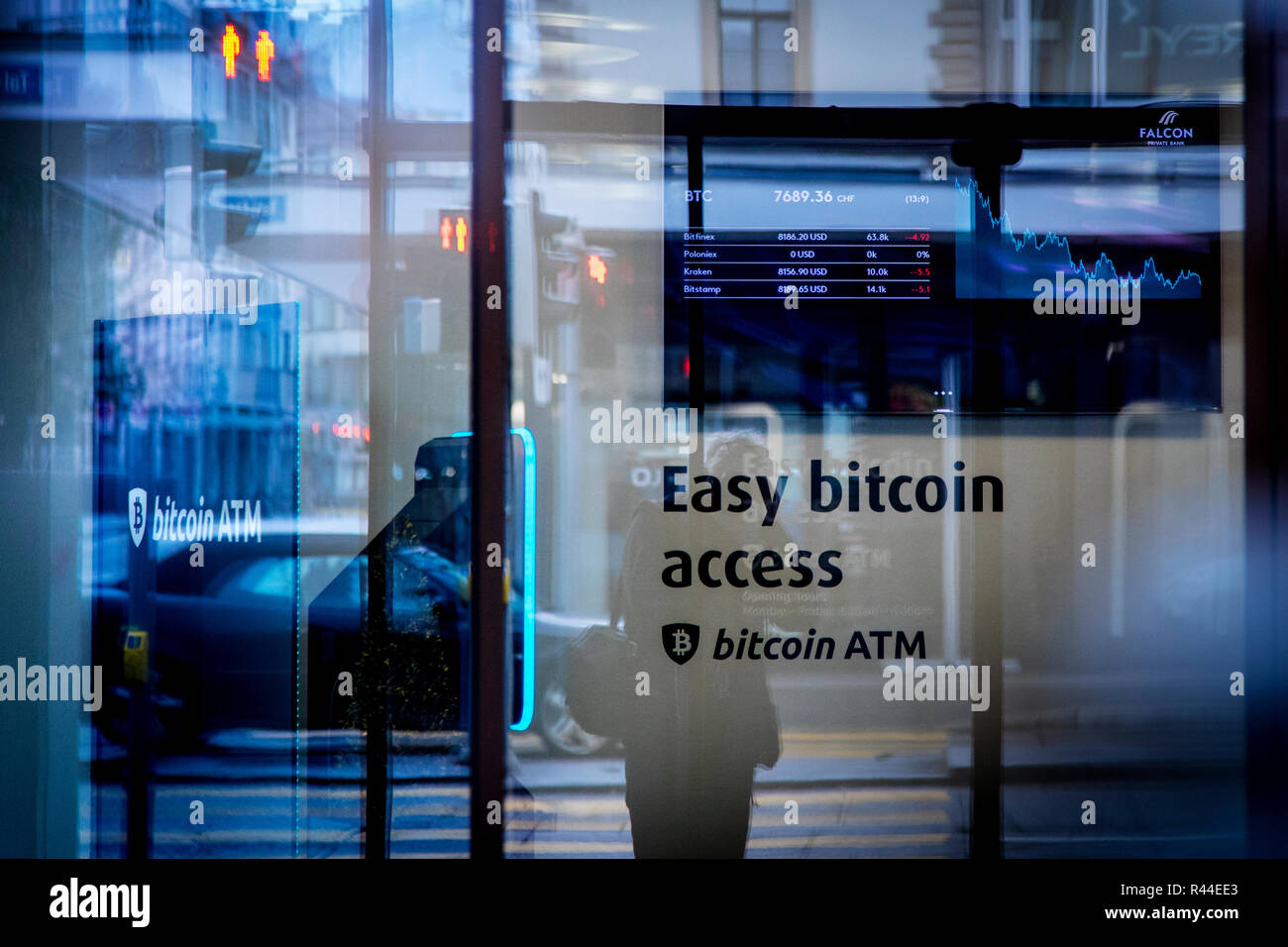 Un bancomat bitcoin presso la società di criptovaluta Falcon di Zurigo. Zurigo è di gran lunga la città più grande della Svizzera, con una popolazione di circa 1.83 milioni di abitanti nell'area metropolitana. E' anche il centro finaciale in Svizzera. Foto Stock