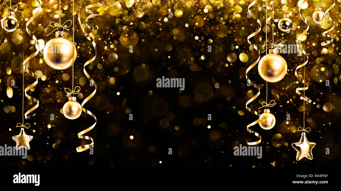 Banner di Natale - Glitter con pendenti sfere lucido su sfondo nero Foto Stock
