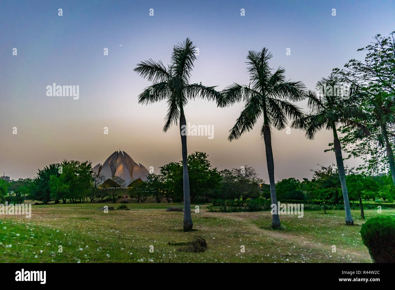 Tempio di Loto dopo il tramonto, una vista notturna Foto Stock