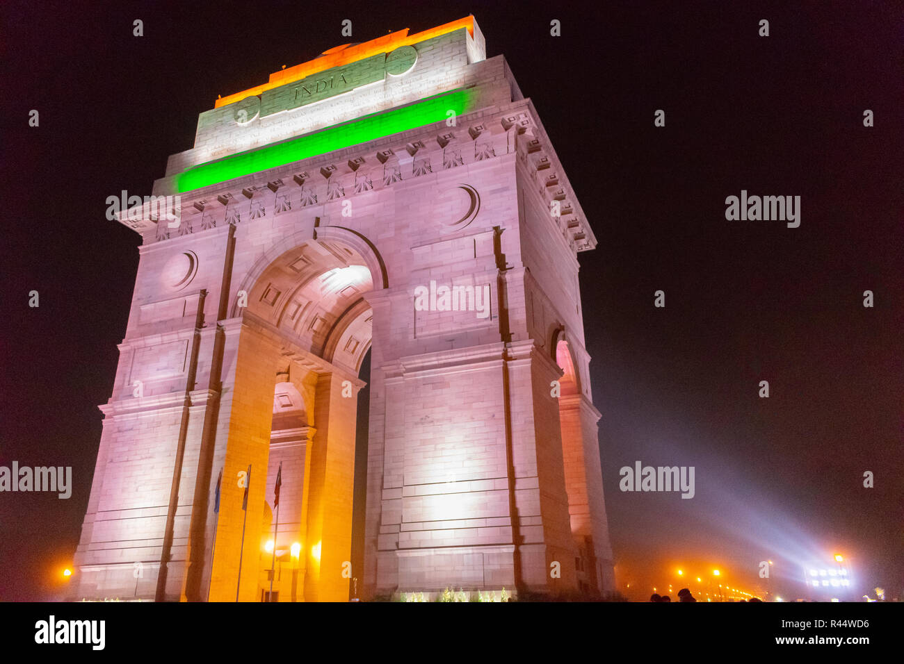 India Gate di notte- tri-illuminazione colorata Foto Stock