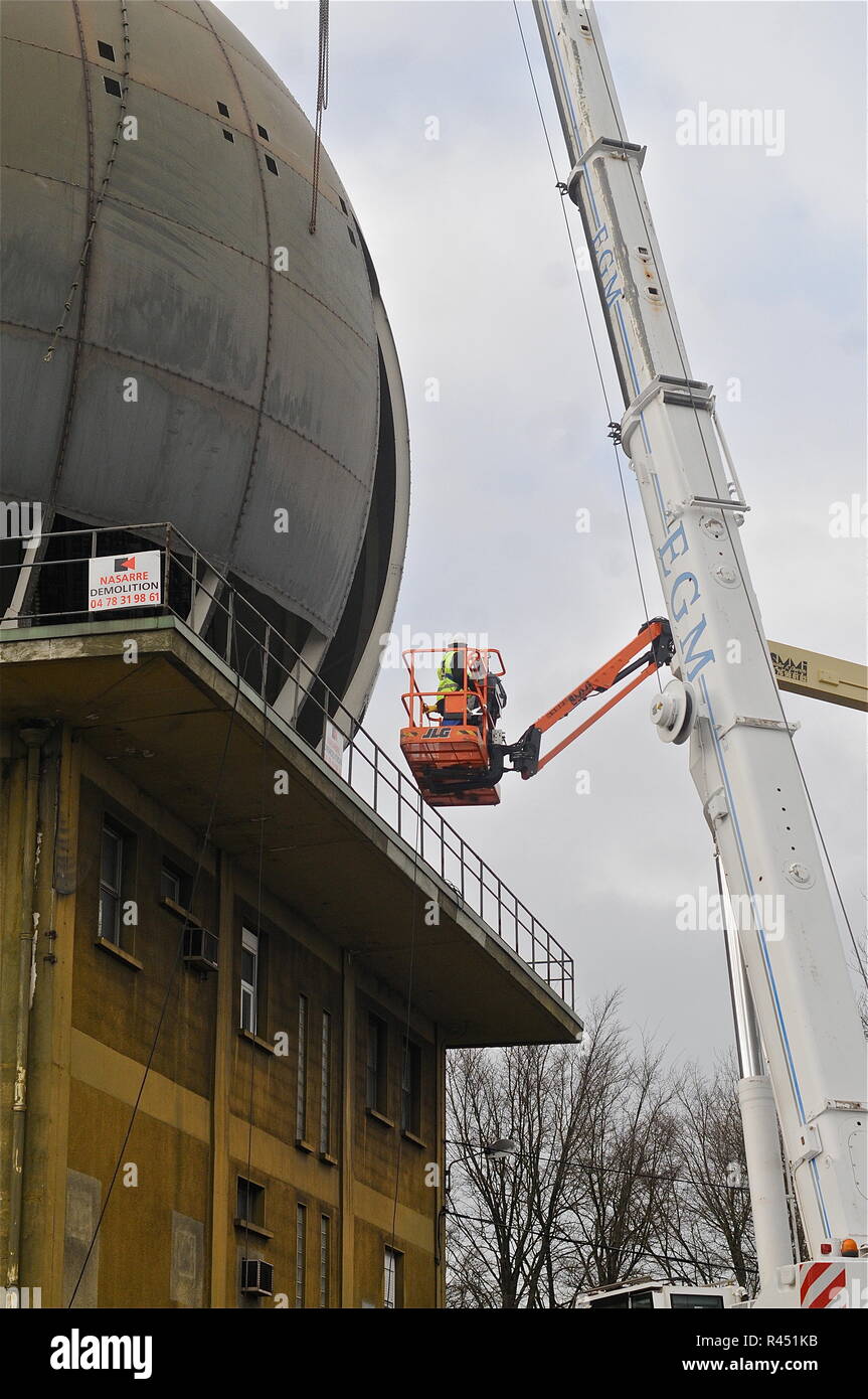 Smontaggio vecchia francese Air Force radar, Mont-Verdun, Francia Foto Stock