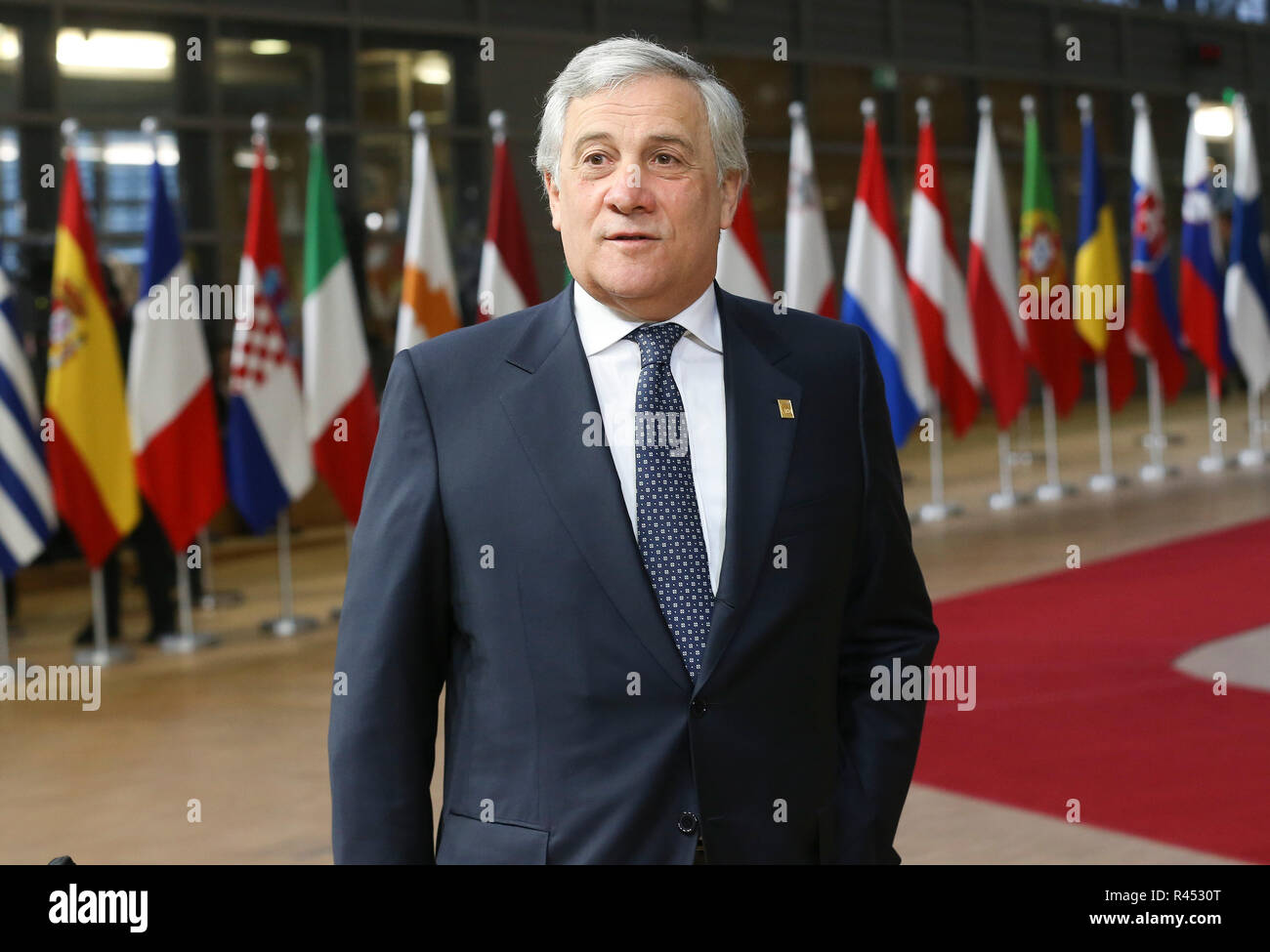 Bruxelles, Belgio. 25 Nov, 2018. Il Presidente del Parlamento europeo Antonio Tajani arriva a una speciale Brexit vertice di Bruxelles, Belgio, nov. 25, 2018. Credito: Voi Pingfan/Xinhua/Alamy Live News Foto Stock