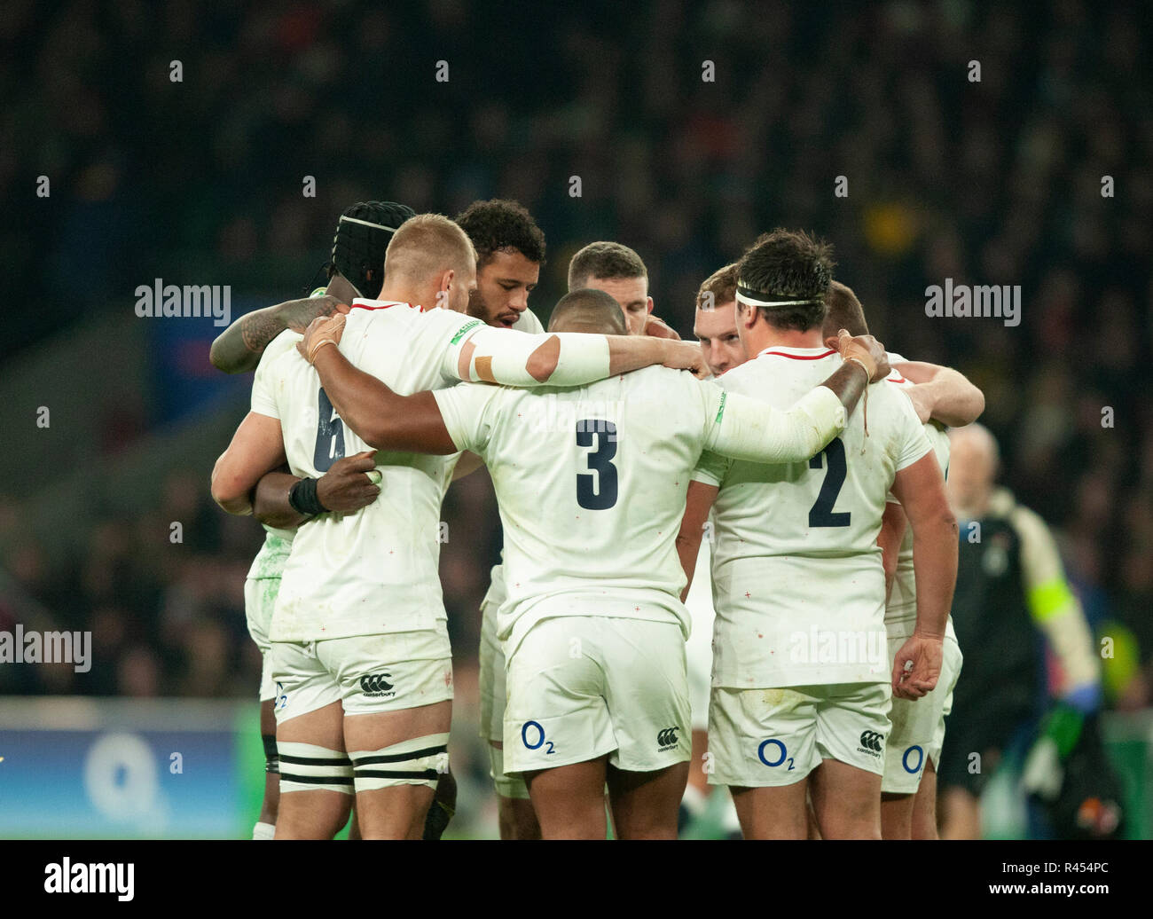 Twickenham, Regno Unito. Il 24 novembre 2018. In Inghilterra i giocatori in un huddle durante il Quilter International partita di rugby tra Inghilterra e Australia. Andrew Taylor/Alamy Live News Foto Stock