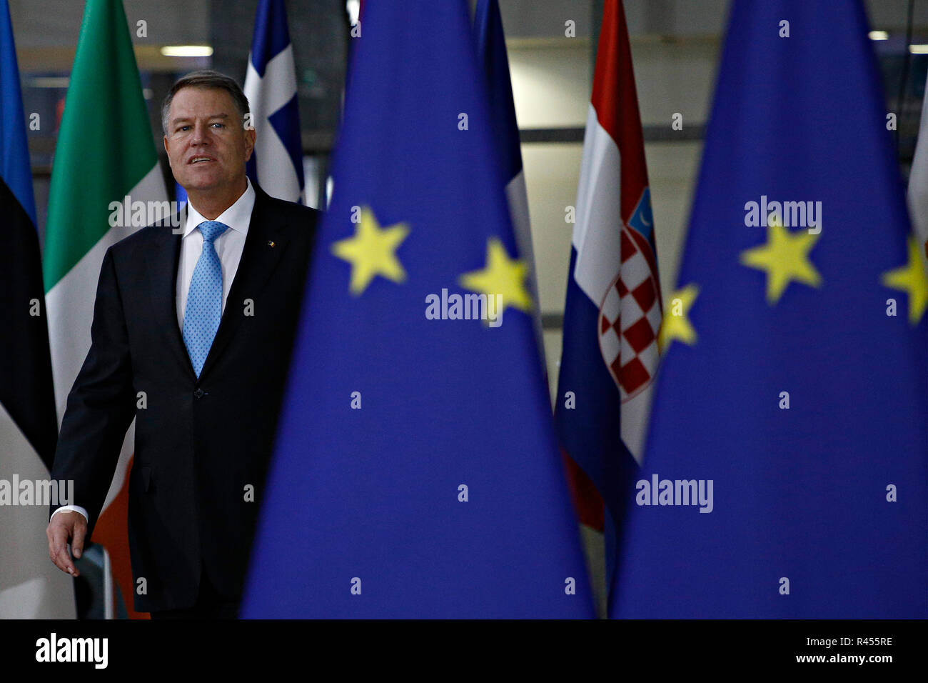 Bruxelles, Belgio. 25 Nov 2018. Il presidente della Romania, Klaus Iohannis arriva a partecipare in uno straordinario UE leaders summit per finalizzare e formalizzare l'accordo Brexit. Alexandros Michailidis/Alamy Live News Foto Stock