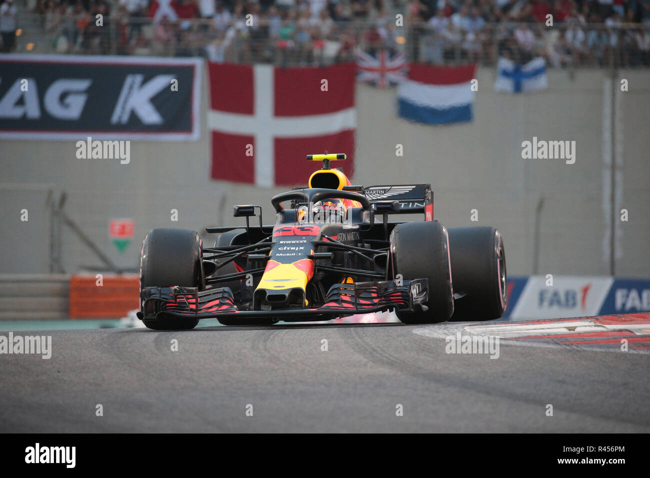 Abu Dhabi, Emirati arabi uniti, 25 novembre 2018.Sport Gran premio di Formula Uno di Abu Dhabi 2018 nel pic: Max Verstappen (NED) Red Bull Racing RB14 Credito: LaPresse/Alamy Live News Foto Stock