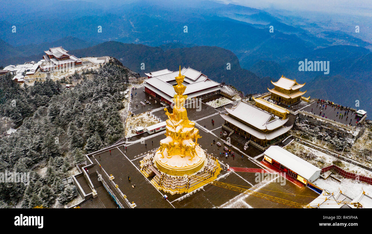 Budda dorati su Emeishan o Monte Emei, nella provincia di Sichuan, in Cina Foto Stock