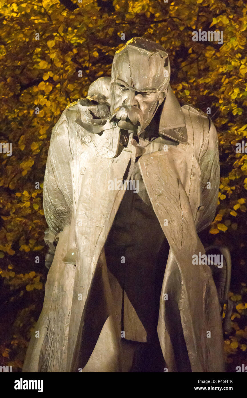 Statua del maresciallo Jozef Pilsudski su Giuseppe piazza Pilsudski a Danzica, Polonia. 4 novembre 2018 © Wojciech Strozyk / Alamy Stock Photo Foto Stock