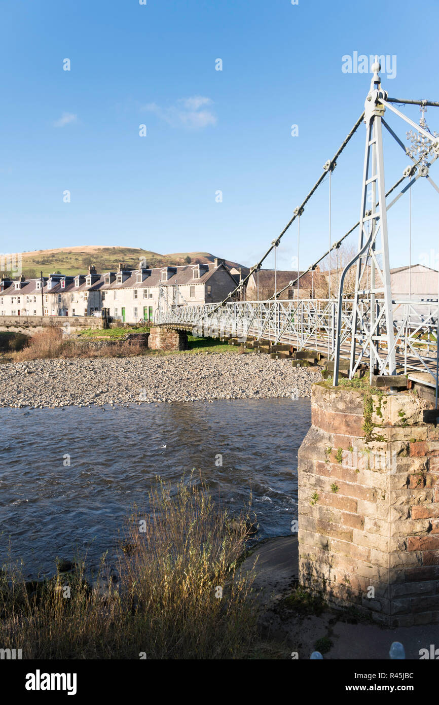 Il elencati sospensione vittoriano passerella Boatford il ponte sul fiume Esk, Langholm, Dumfries and Galloway, Scotland, Regno Unito Foto Stock