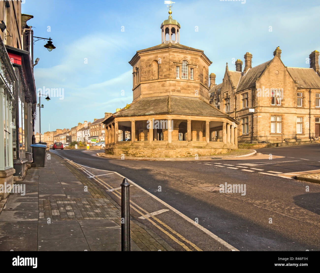 Il mercato del burro / mercato croce eretta nel 1747 in piedi nella high street in Teesdale città mercato di Barnard Castle County Durham Regno Unito Inghilterra Foto Stock