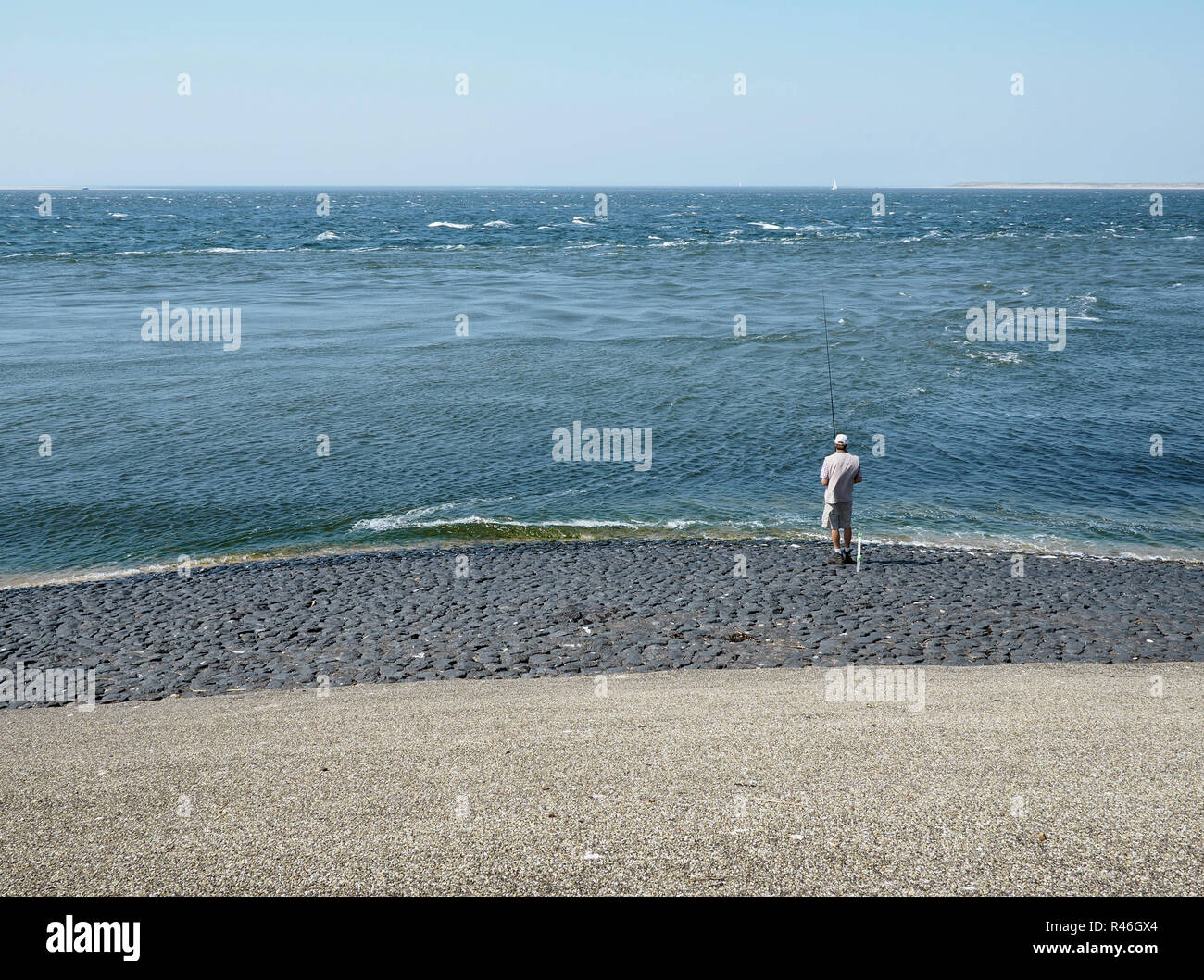 Pescatore, costa del Mare del Nord, Den Helder, Paesi Bassi Foto Stock