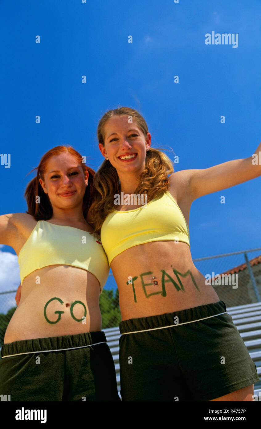 Entusiasti appassionati di sport con facce dipinte in uno stadio di calcio, STATI UNITI D'AMERICA Foto Stock
