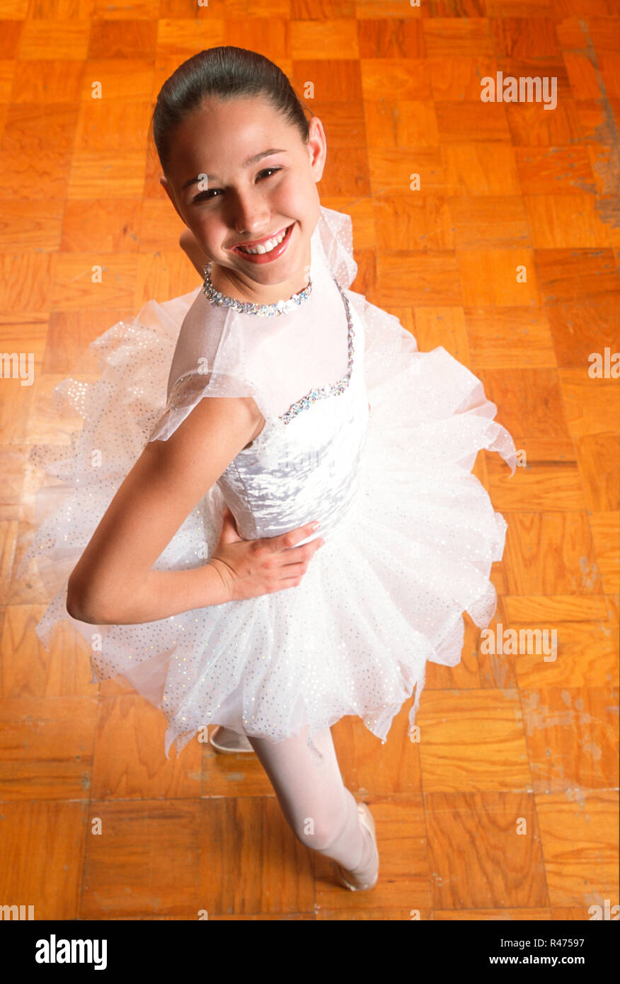 Ragazza adolescente Ballerina in uno studio di danza, STATI UNITI D'AMERICA Foto Stock