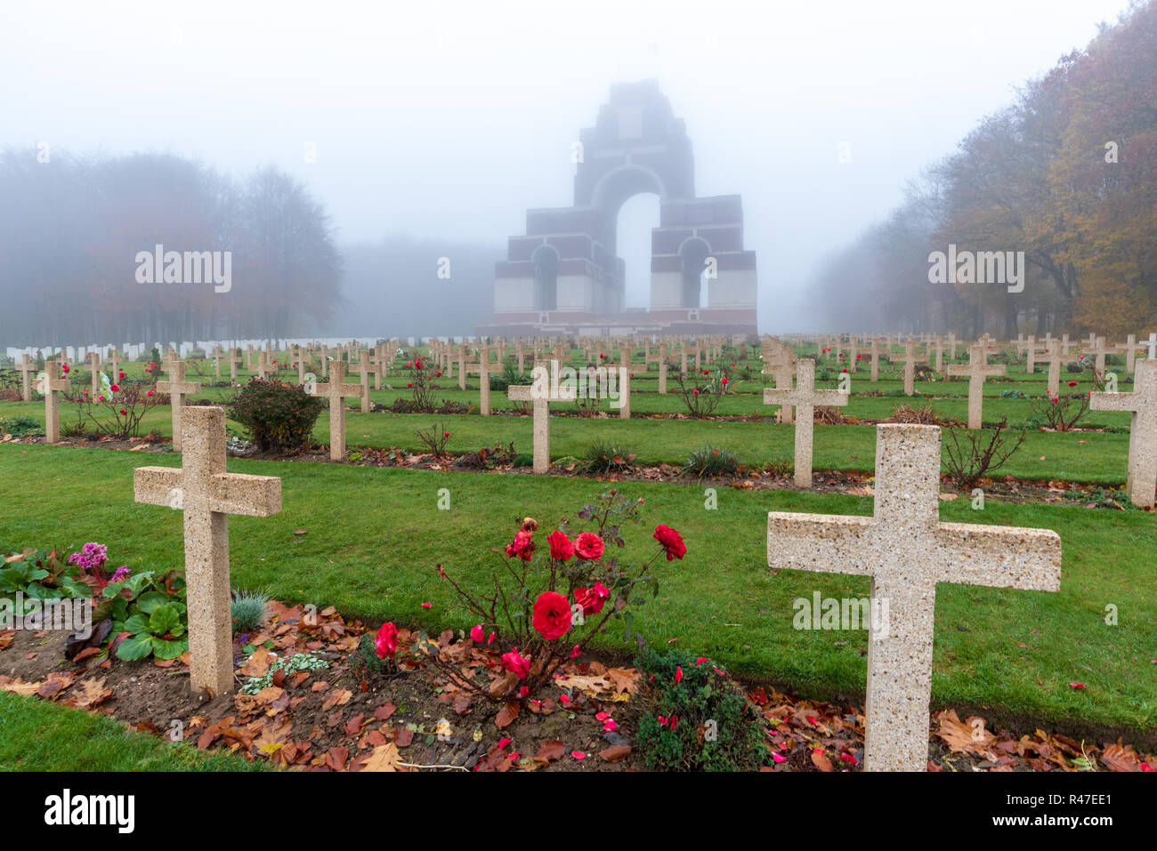 Thiepval Memoriale per la mancanza delle Somme nella nebbia Foto Stock