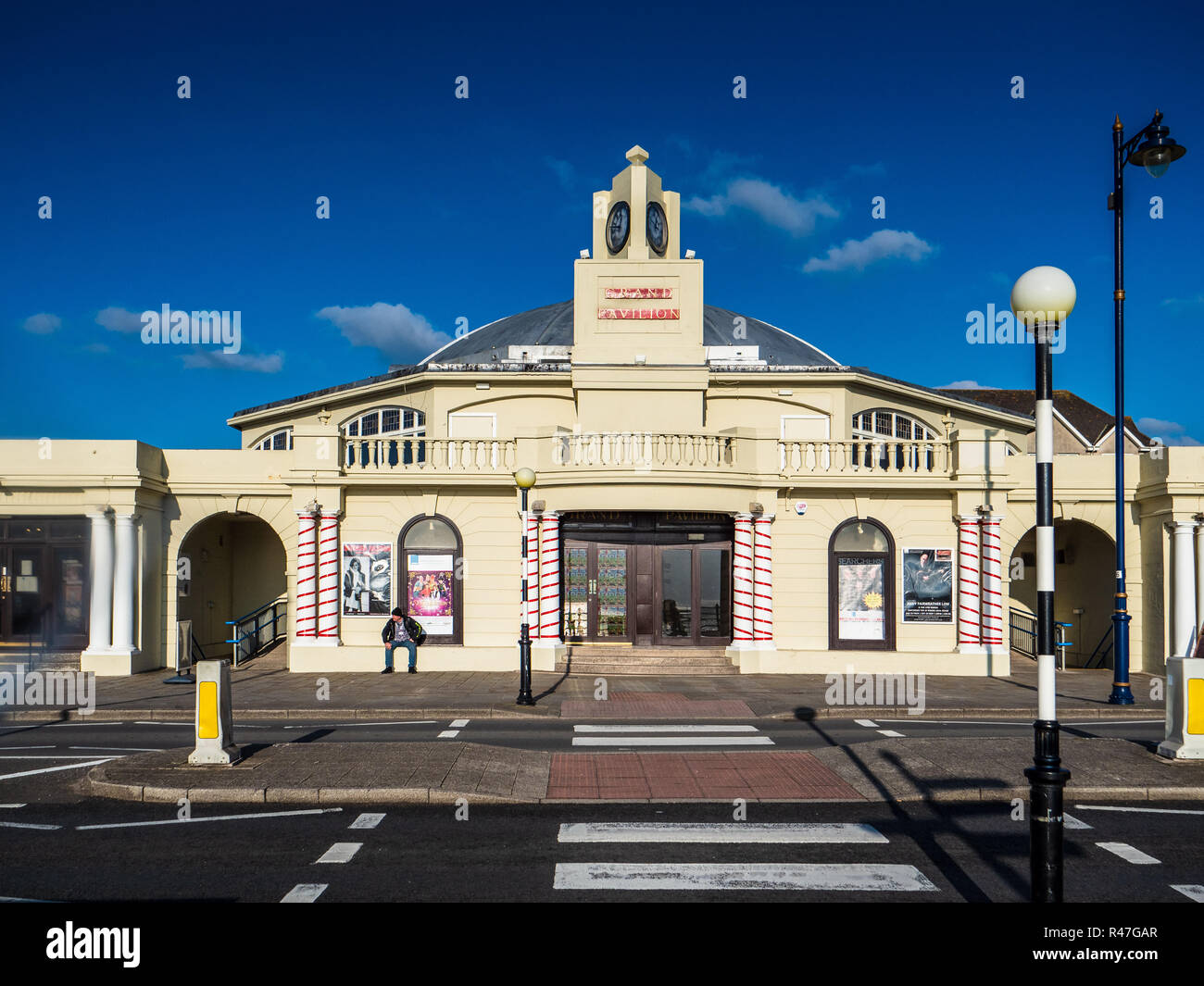 Porthcawl Grand Pavilion Theatre sul lungomare nel Galles del Sud della stazione balneare di Porthcawl, aperto 1932. Foto Stock