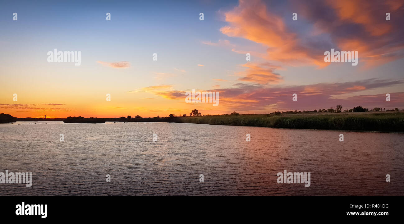 Fiume africano tramonto Foto Stock