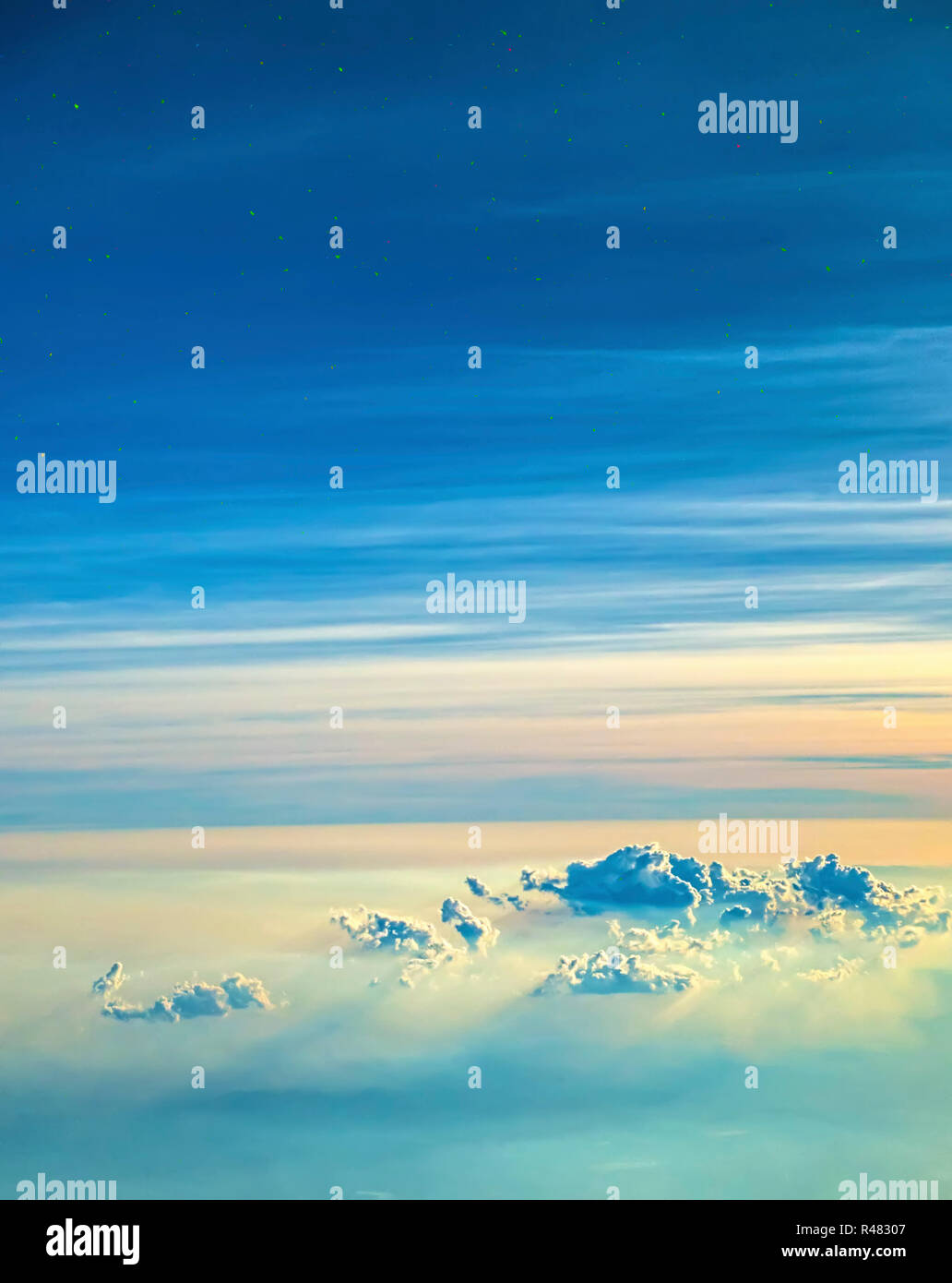 ILLUSTRAZIONE: Nuvole e cielo con spazio di copia Foto Stock
