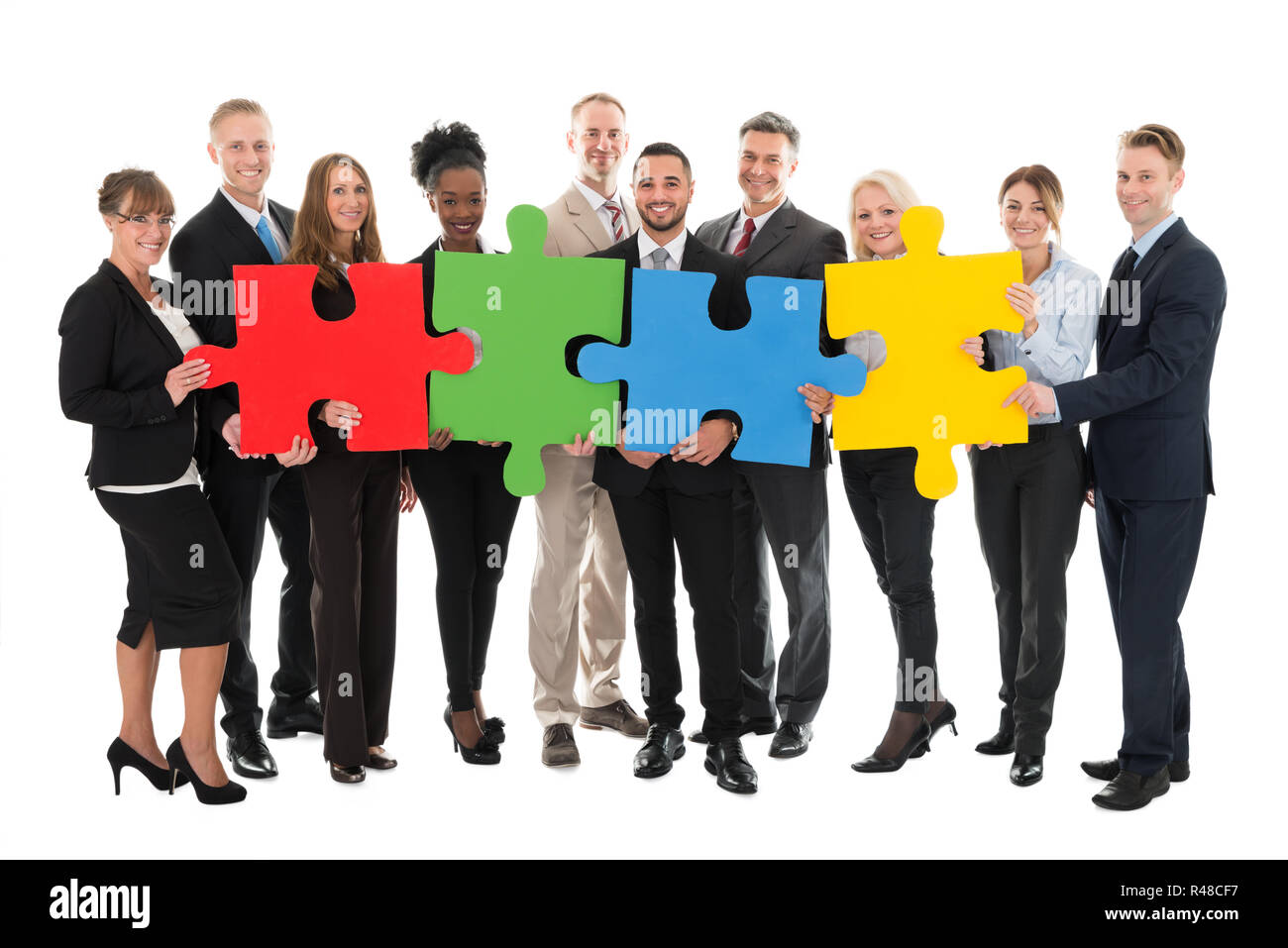 Ritratto di Happy Business Team Azienda Jigsaw pezzi Foto Stock