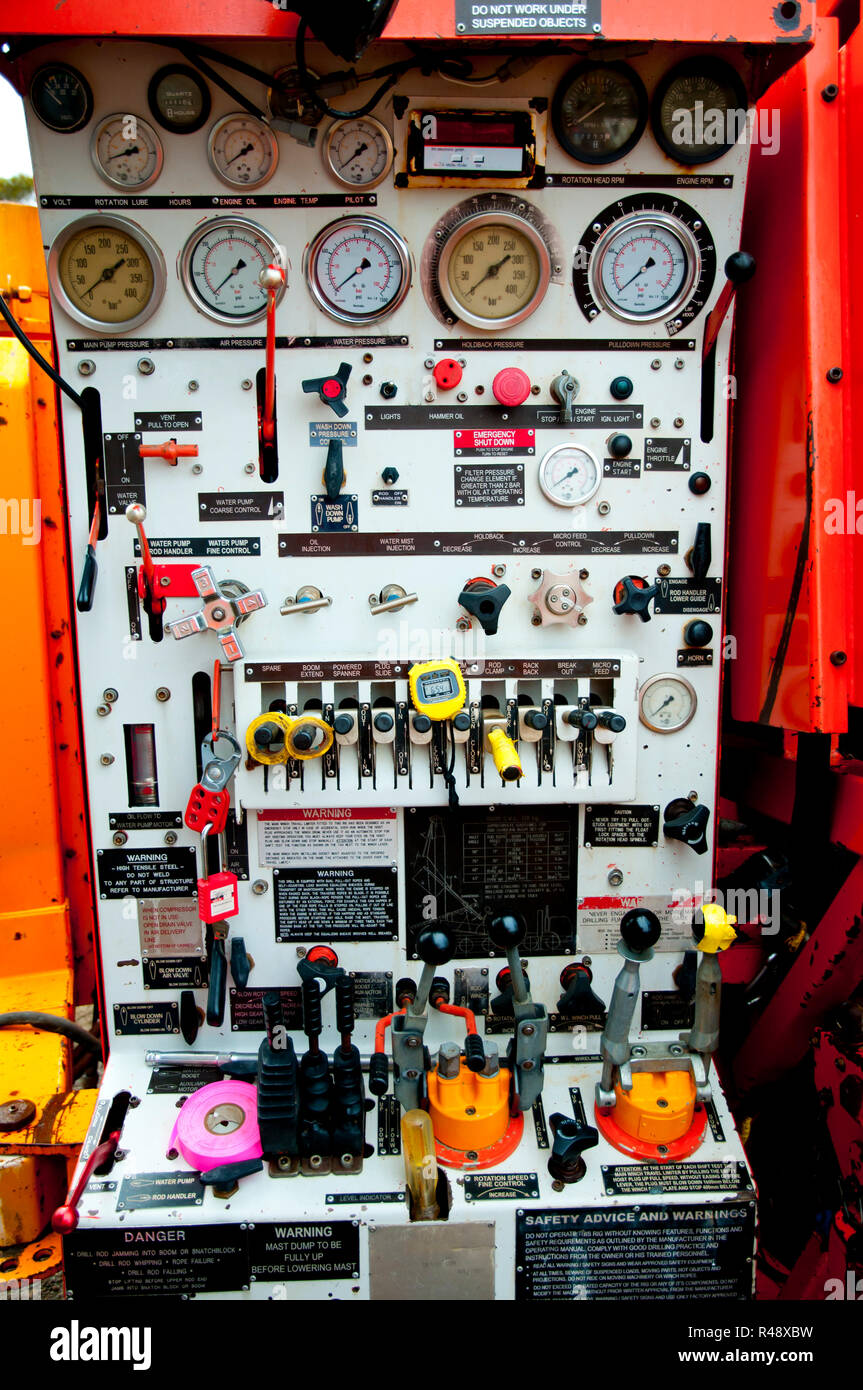 Nel pannello di controllo dell'attrezzatura di perforazione Foto Stock
